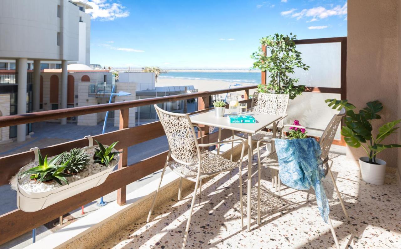 Effie'S Cozy Beach Front Apartment Rethimno Eksteriør billede